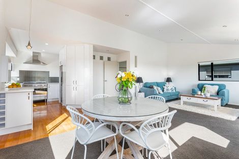 Photo of property in 589f East Coast Road, Browns Bay, Auckland, 0632