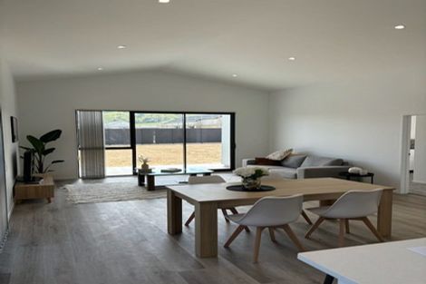 Photo of property in 29 Mataikokako Loop, Kawakawa Bay, Papakura, 2585