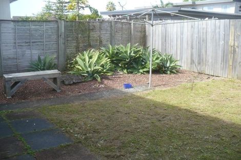 Photo of property in 2/1b Divich Avenue, Te Atatu South, Auckland, 0610
