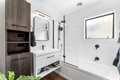 Photo of property in 30b Gledstane Road, Stanmore Bay, Whangaparaoa, 0932