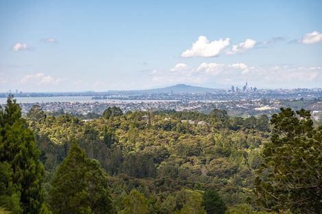 Photo of property in 33 Quinns Road, Waiatarua, Auckland, 0612