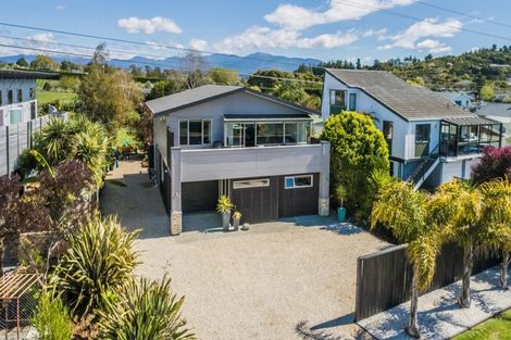 Photo of property in 10 Cliff Road, Tasman, Upper Moutere, 7173