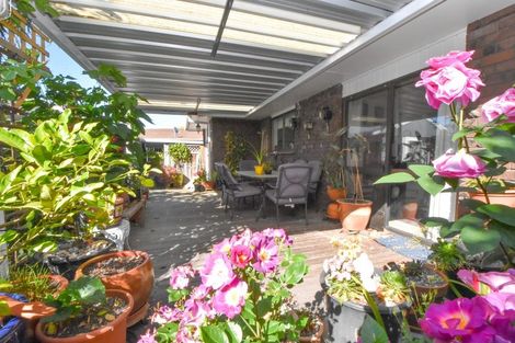 Photo of property in 6 Chisholm Place, Carterton, 5713