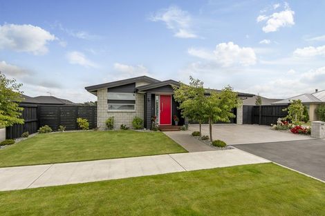 Photo of property in 5a Shillingford Boulevard, Rolleston, 7615