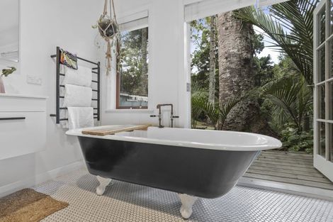 Photo of property in 80 Waima Crescent, Titirangi, Auckland, 0604