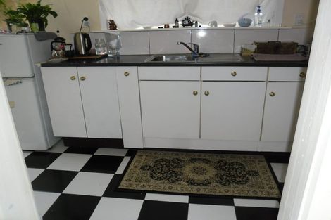 Photo of property in 2 Chaucer Road, Hospital Hill, Napier, 4110