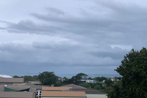 Photo of property in 765 East Coast Road, Northcross, Auckland, 0630