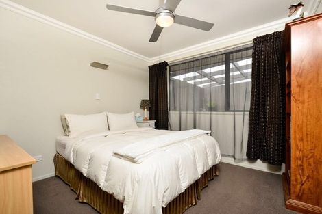 Photo of property in 27 Pahi Place, West Harbour, Auckland, 0618