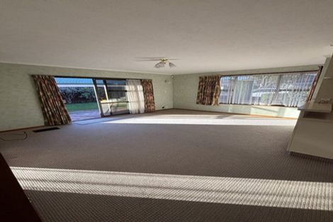 Photo of property in 2/2a Thorrington Road, Cashmere, Christchurch, 8022