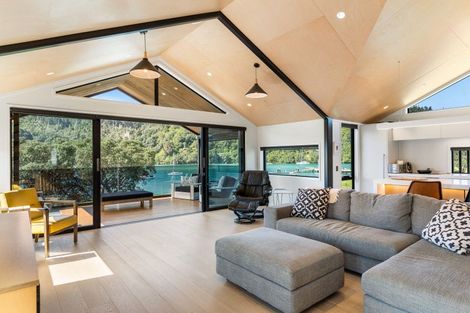 Photo of property in 101 Beach Road, Whangamata, 3620