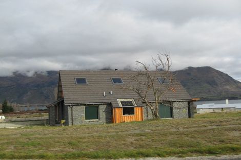 Photo of property in 310 Beacon Point Road, Wanaka, 9305