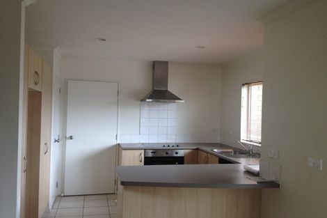 Photo of property in 11 Brashier Circle, Sunnyvale, Auckland, 0612