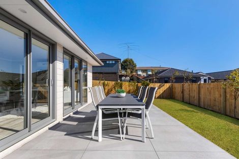 Photo of property in 18 Sam Heywood Place, Pyes Pa, Tauranga, 3112