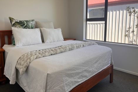 Photo of property in 1/3 Thornhill Place, Sockburn, Christchurch, 8042