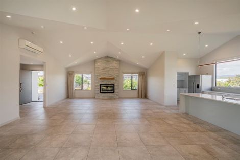 Photo of property in 1 Topping Place, Whitianga, 3510