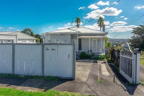 Photo of property in 3 Pleasant Road, Glen Eden, Auckland, 0602
