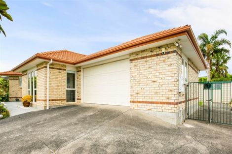 Photo of property in 2 Gendo Avenue, Henderson, Auckland, 0612
