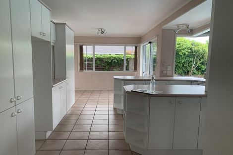 Photo of property in 1 Holly Way, Sunnyhills, Auckland, 2010