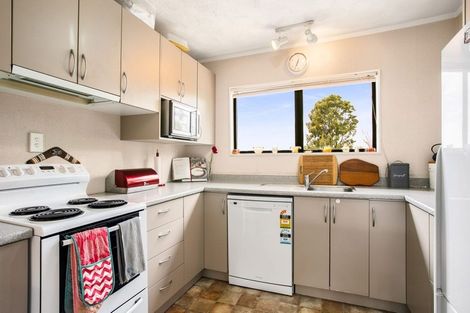 Photo of property in 6 Elizabeth Drive, West Harbour, Auckland, 0618