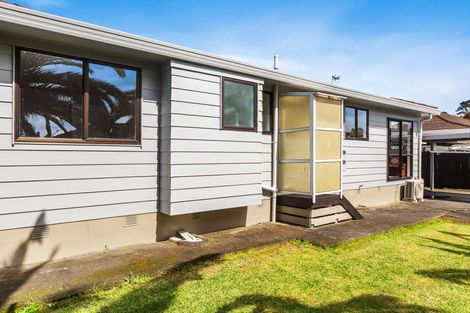 Photo of property in 2/26 Karepo Crescent, Ranui, Auckland, 0612