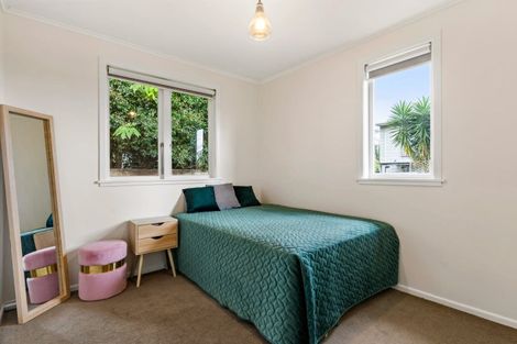 Photo of property in 4b Lancaster Road, Beach Haven, Auckland, 0626