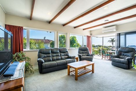 Photo of property in 769 East Coast Road, Northcross, Auckland, 0630