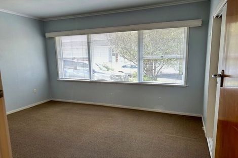 Photo of property in 2/38 Knightsbridge Drive, Forrest Hill, Auckland, 0620