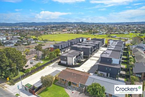 Photo of property in 1/2 Treasure Lane, Te Atatu South, Auckland, 0610