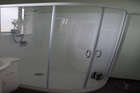 Photo of property in 14 Edgerton Road, Te Atatu Peninsula, Auckland, 0610