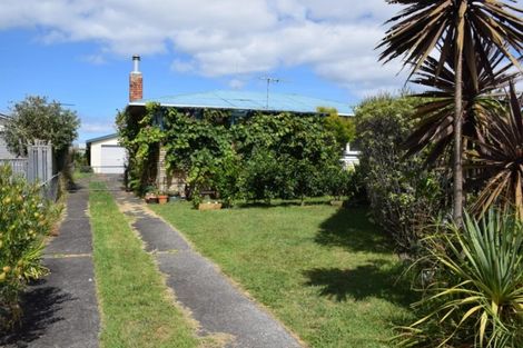 Photo of property in 14 Edgerton Road, Te Atatu Peninsula, Auckland, 0610