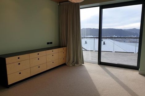 Photo of property in 1b Robieson Lane, Roseneath, Wellington, 6011