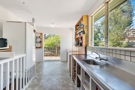 Photo of property in 102 Sunnyside Road, Sunnyvale, Auckland, 0612