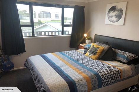 Photo of property in 3 Okiwa Terrace, Waiinu Beach, Whanganui, 4588