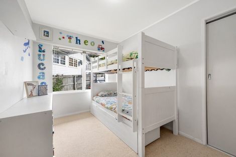 Photo of property in 32 Harford Place, Pakuranga Heights, Auckland, 2010