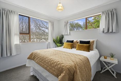 Photo of property in 15a Kereru Bend, Tawa, Wellington, 5028