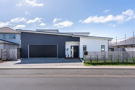 Photo of property in 28 Queen Charlotte Drive, Aotea, Porirua, 5024