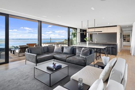 Photo of property in 32 Mount Pleasant Road, Mount Pleasant, Christchurch, 8081