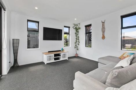 Photo of property in 11 Fuller Street, Papamoa Beach, Papamoa, 3118