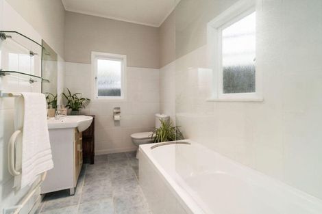 Photo of property in 2 Buisson Glade, West Harbour, Auckland, 0618