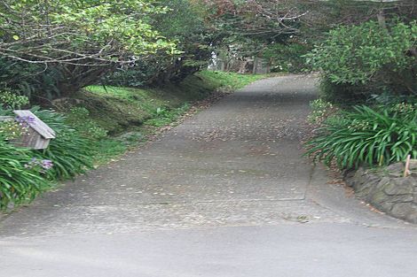 Photo of property in 19 Pinkerton Grove, Newlands, Wellington, 6037