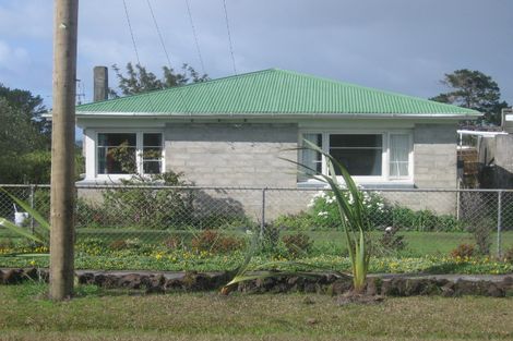 Photo of property in 52 West Coast Road, Te Kopuru, 0371