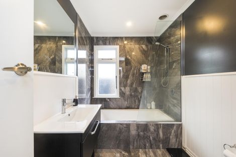 Photo of property in 36 Botanical Road, Takaro, Palmerston North, 4412