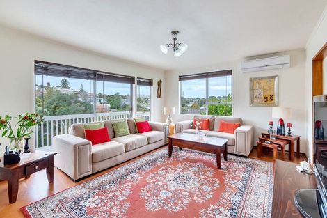 Photo of property in 16 Sequoia Place, Sunnynook, Auckland, 0620