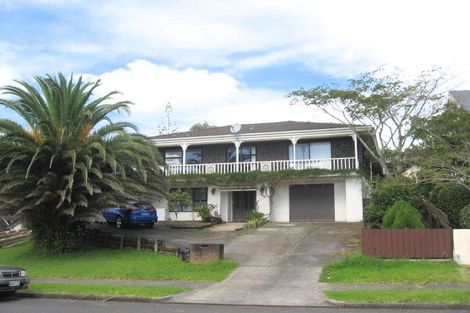 Photo of property in 16 Pitlochry Place, Highland Park, Auckland, 2010