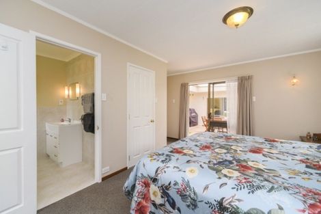 Photo of property in 76 Long Melford Road, Awapuni, Palmerston North, 4412