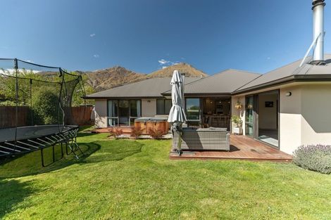 Photo of property in 8 Ada Place, Lake Hayes, Queenstown, 9304