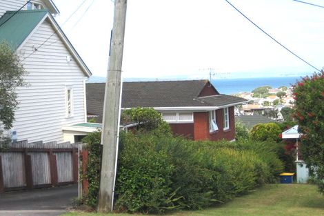 Photo of property in 15a Seaview Road, Castor Bay, Auckland, 0620