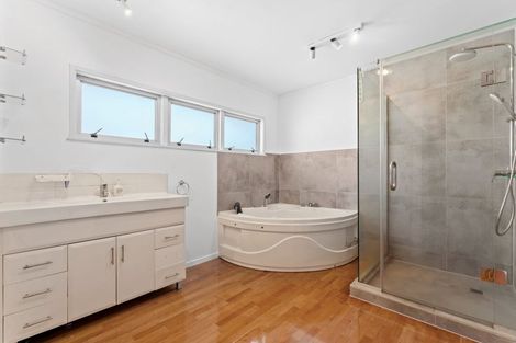 Photo of property in 62a Te Atatu Road, Te Atatu South, Auckland, 0610