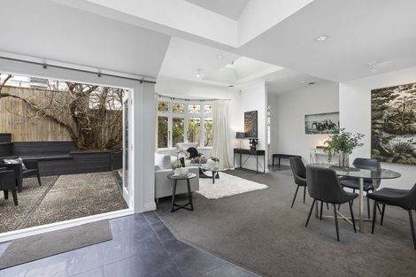 Photo of property in 26 Hawker Street, Mount Victoria, Wellington, 6011