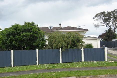 Photo of property in 18 Benton Place, Manurewa, Auckland, 2102